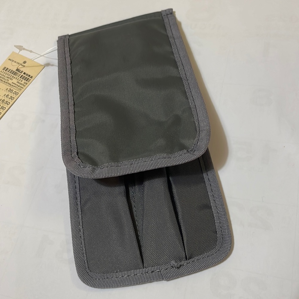 MUJI grey protective Brush case with three slots